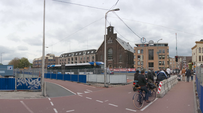 821403 Gezicht op de tijdelijke fietspaden langs de Daalsesingel en bij de oversteek richting de Lange Koestraat te ...